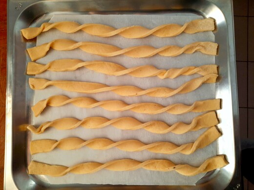 Hospodské slané tyčinky připravené na pečení