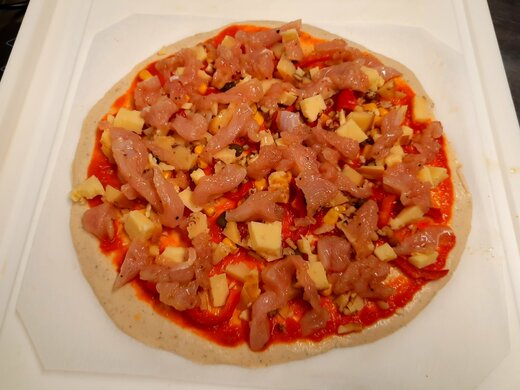 Pizza před upečením