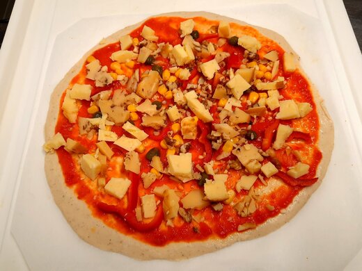 Pizza připravená k pečení
