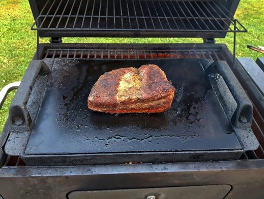 Sous vide bůček na grilu