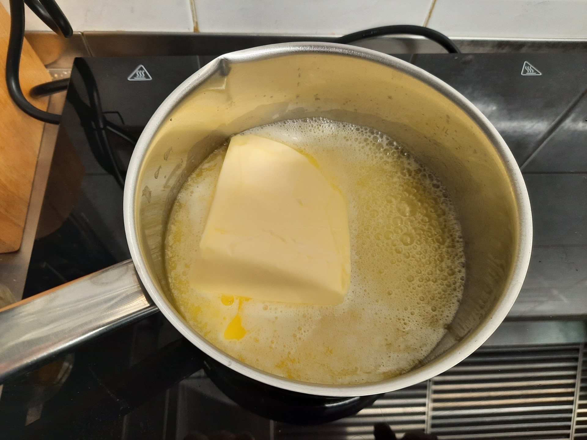Rozpouštění másla k přepuštění